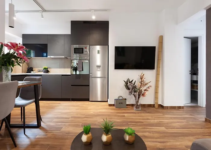 Seaside Apartment By Flisvos Marina
